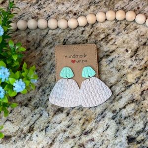 Neutral Everyday Wear Dangle Earrings